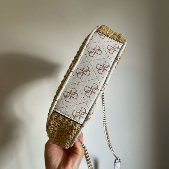 Guess crossbody handbag - Picture 9 of 16